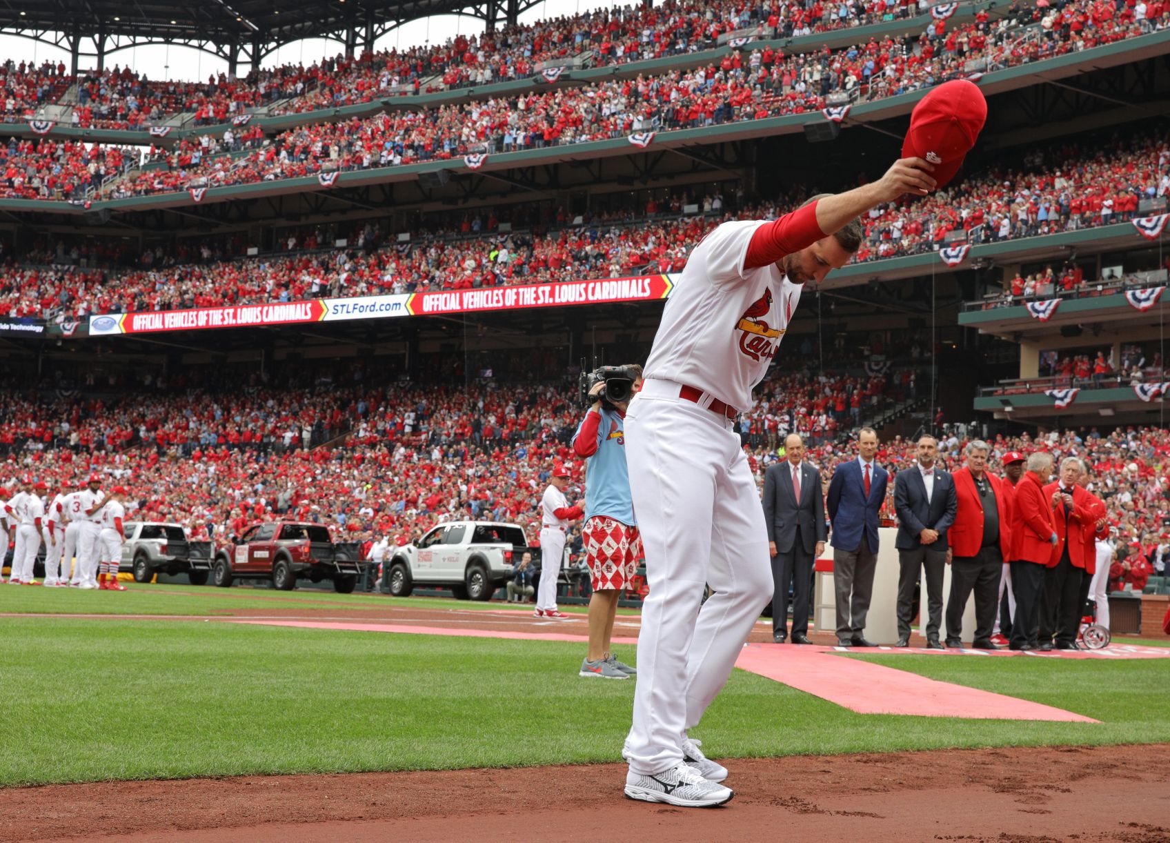 Cardinals host Padres in home opener
